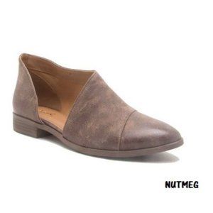 Nutmeg Tuxedo Flats